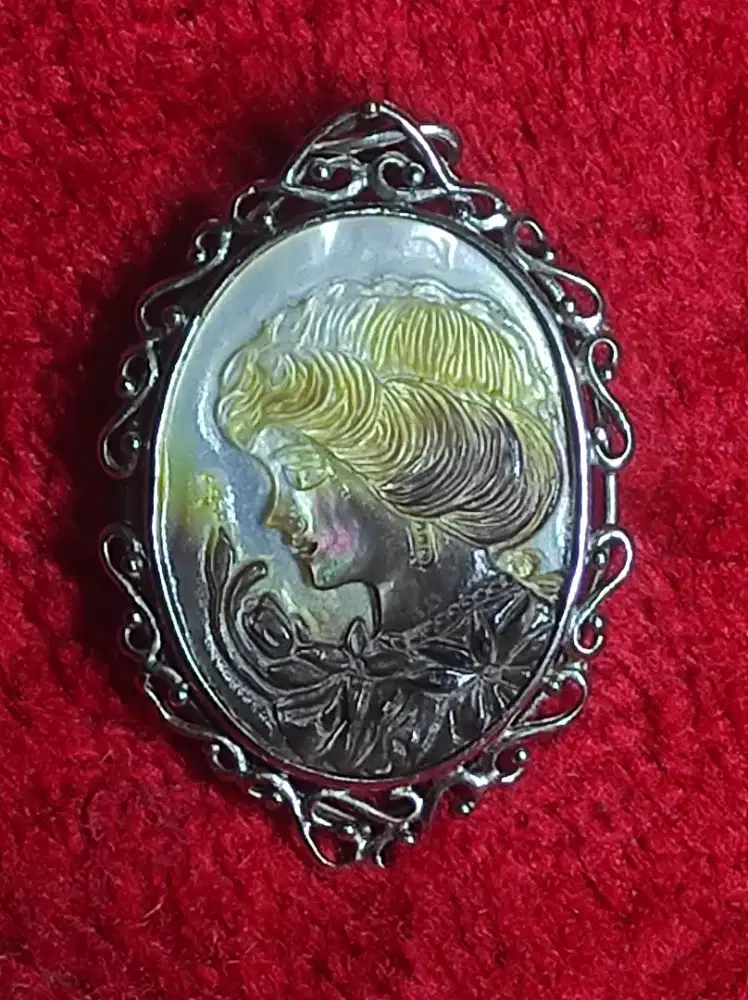 Bandul kalung cameo ori