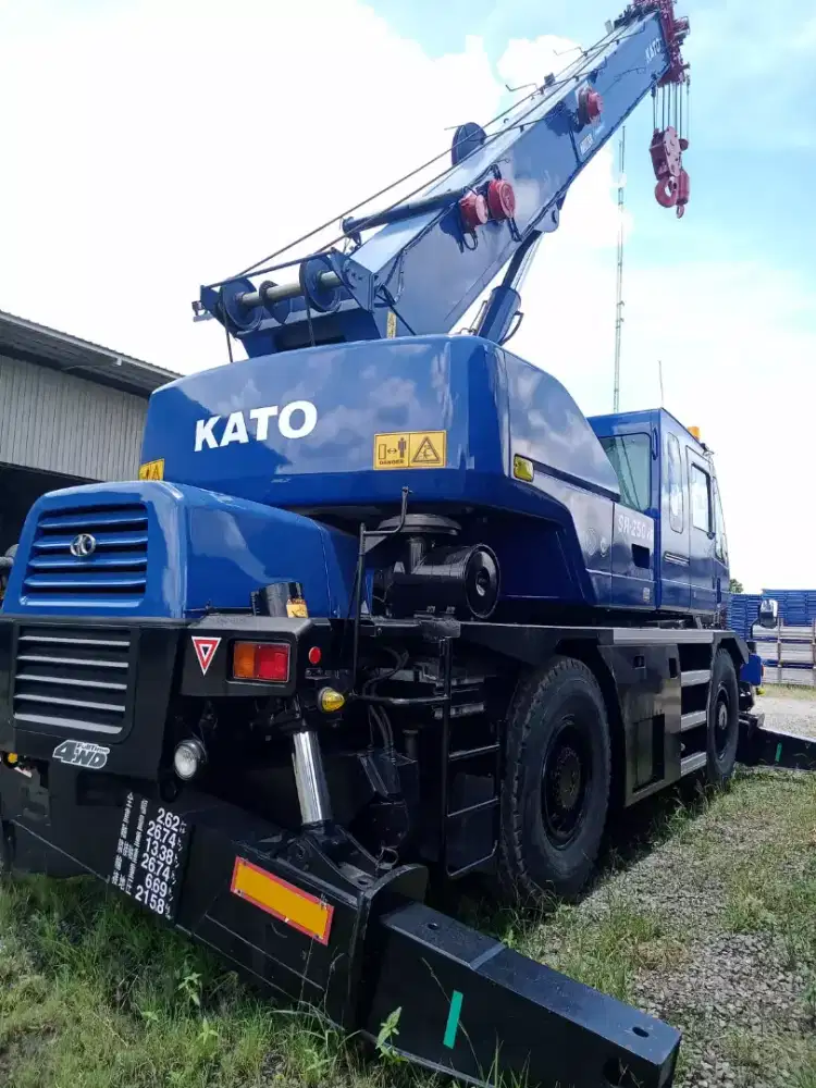 JUAL ROUGTHER CRANE 25 TON KATO KR25H-V6 BUILT UP 2019.