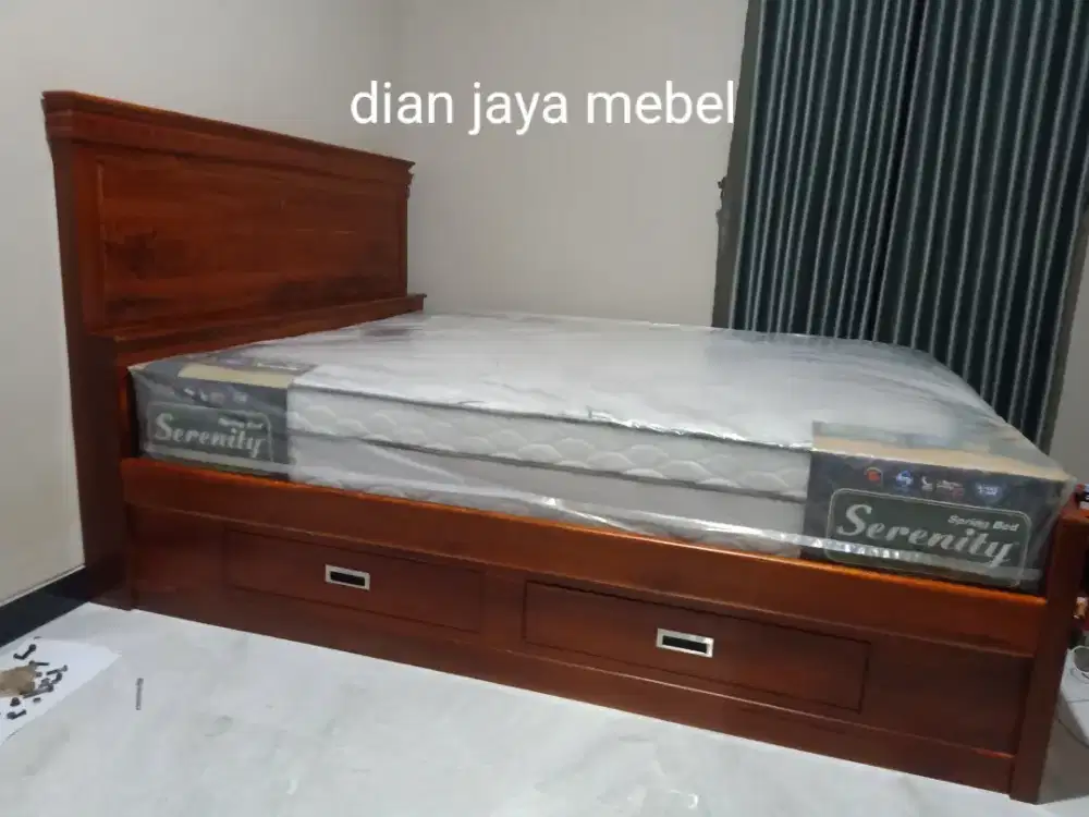 Dipan tempat tidur jati laci