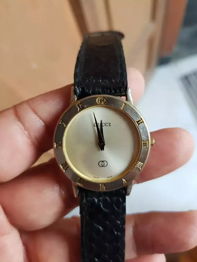 Jam gucci klasik ori masih sangat mulus