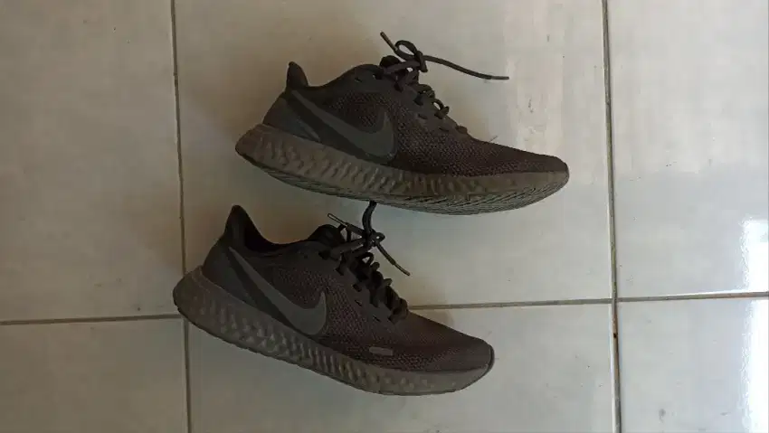 Sepatu Nike Running  Revolution Black Original