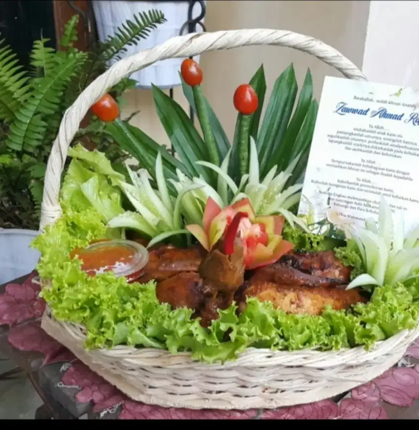 Hampers  Bekakak Ayam Kemasan Keranjang Rotan