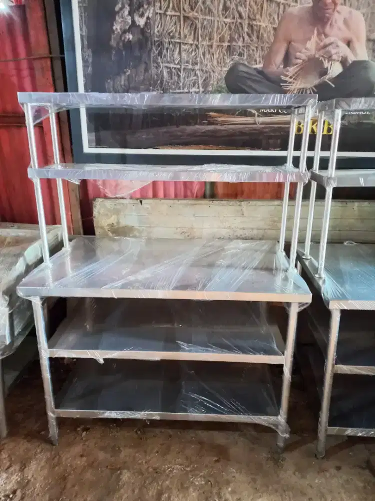 Meja stainless untuk dapur restoran