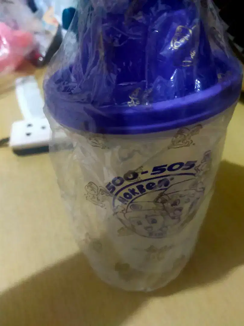 Botol minuman warna biru