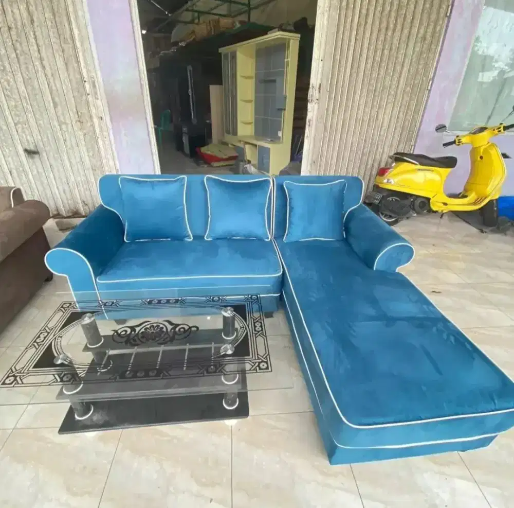 Sofa selonjor minimalis
