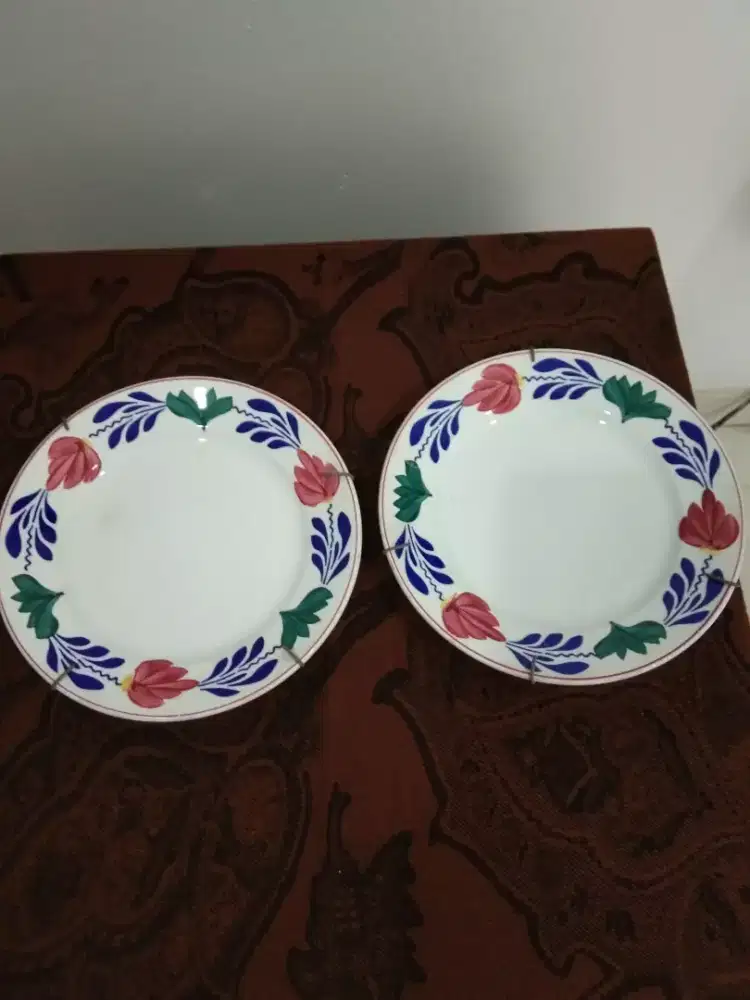 Piring antik kangkung