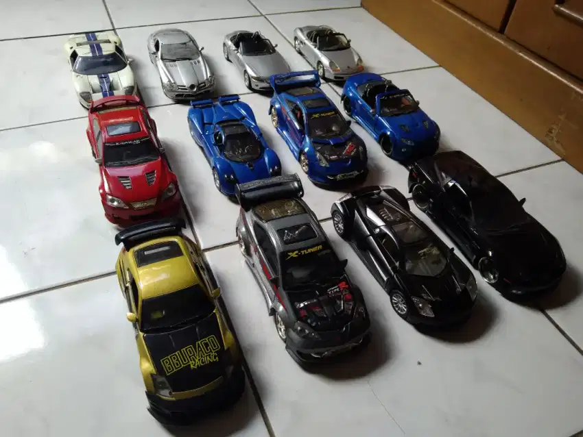 DIJUAL MOBIL DIE CAST DENGAN BERBAGAI MACAM JENIS MOBIL