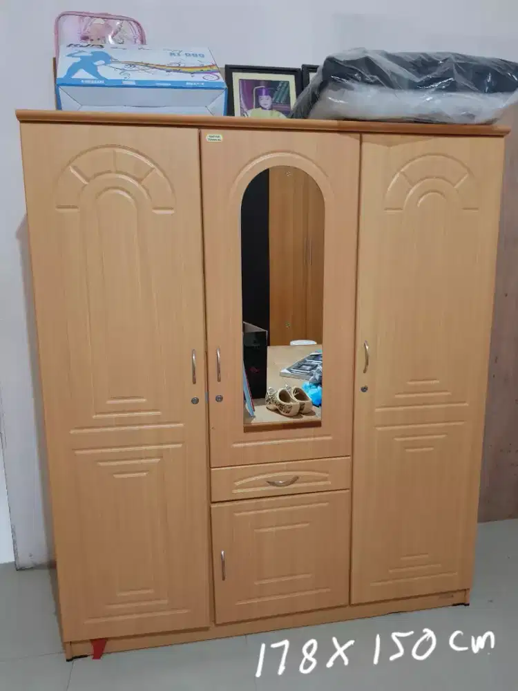 Lemari Pakaian 2 pintu
