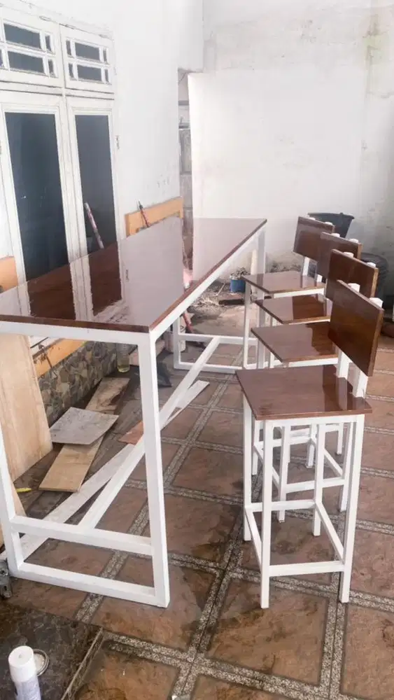 Meja bar minimalis tempahan