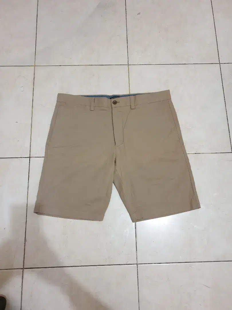 Mulus .authentic celana pendek banana republic size 35 .fit 34