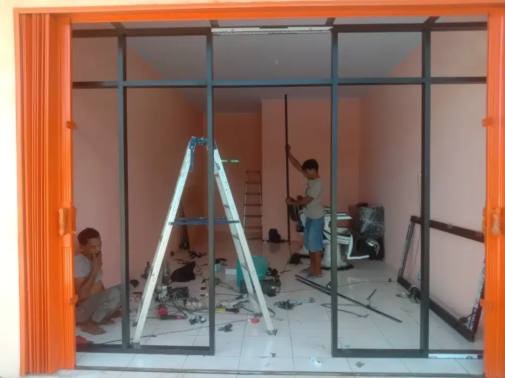 Partisi kaca kusen aluminium