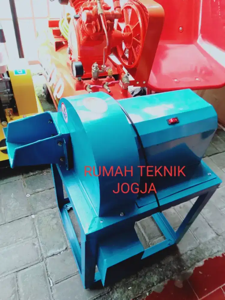 (RUMAH TEKNIK JOGJA)Pencacah jerami pakai dinamo listrik 200 watt