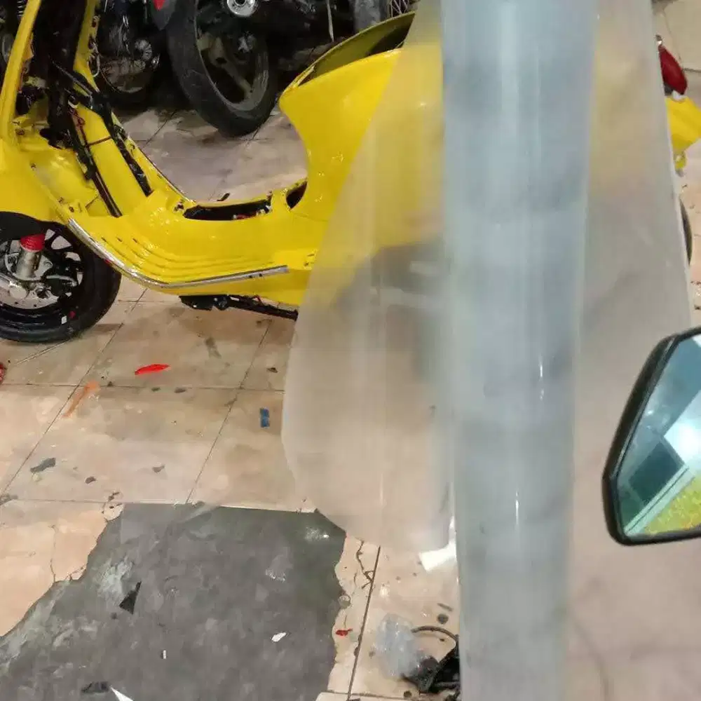 PASANG STICKER MOTOR MOBIL
