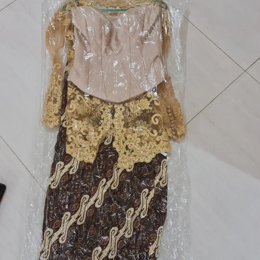 Kebaya wisuda / lamaran size S jual / sewa