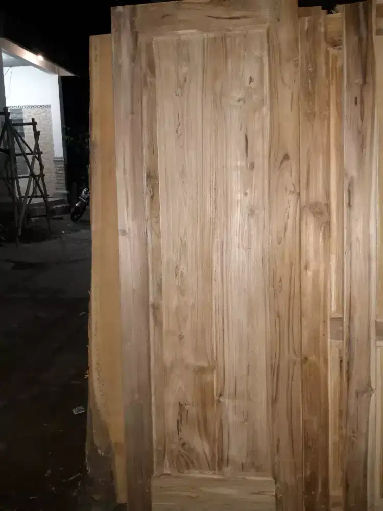 Pintu bahan kayu jati kering