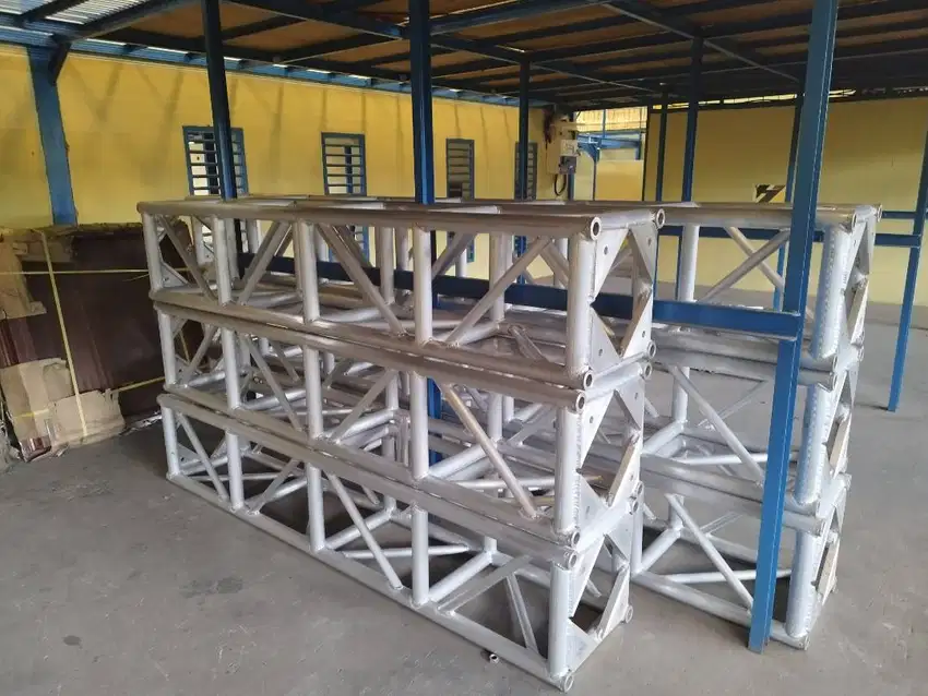 MENYEWAKAN GAWANGAN RIGGING ALUMINIUM WILAYAH DEPOK