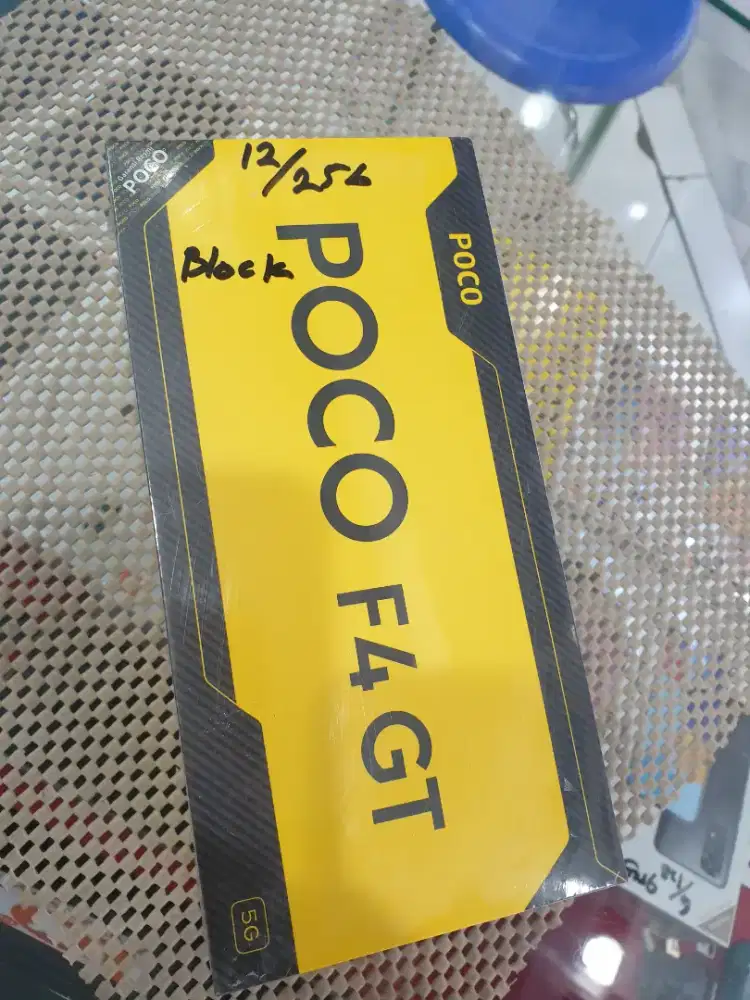 POCO F4 GT  12/256   no ripek