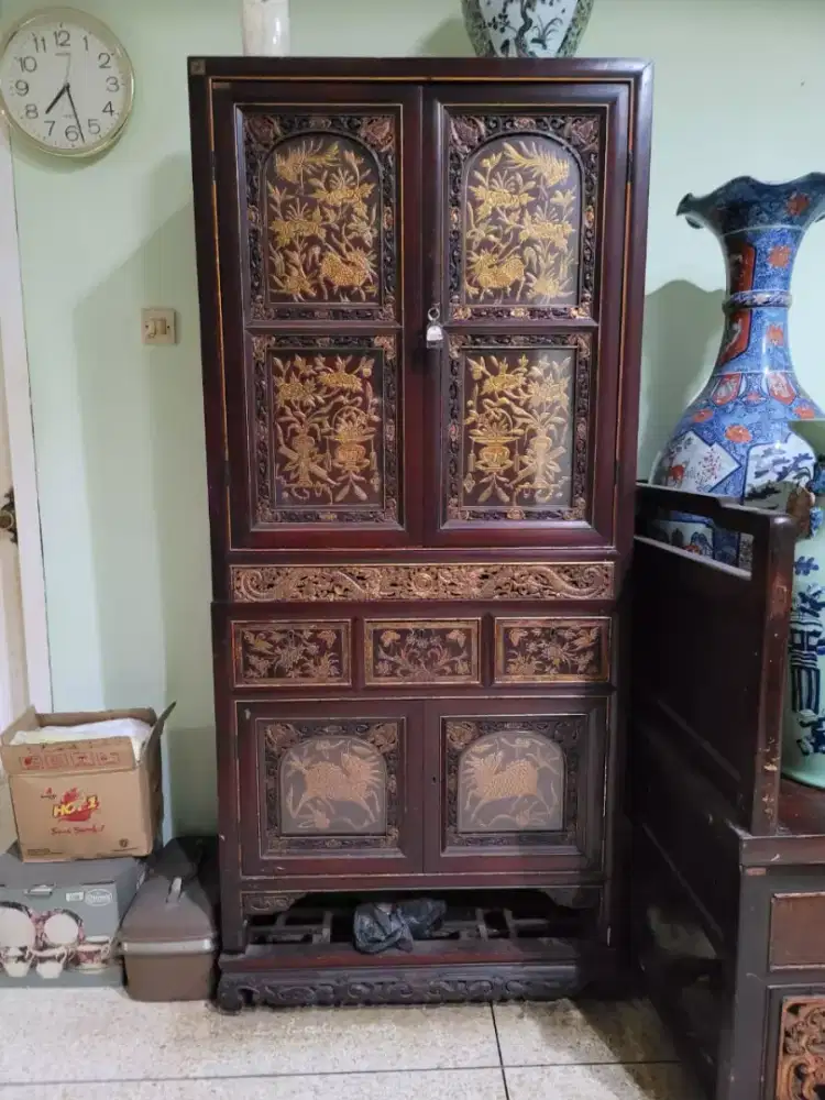 Lemari kayu antik cina