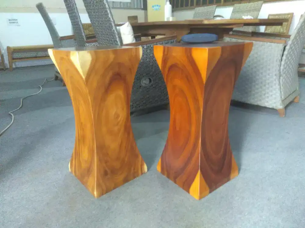 Meja Side Table solid 65 cm dari kayu suar bentuk unik