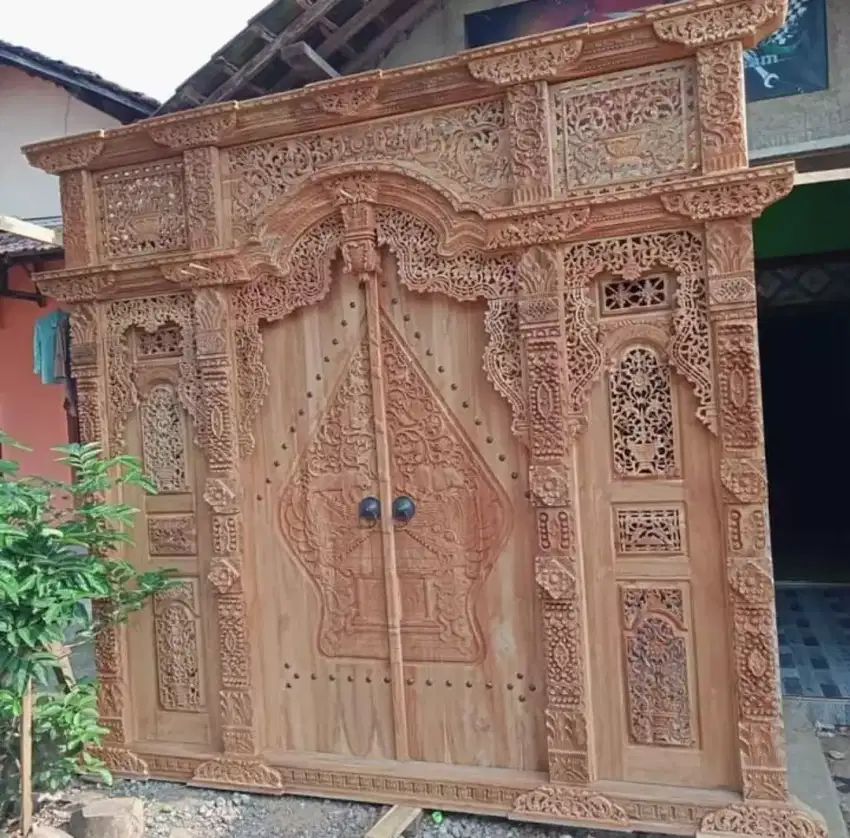 Pintu gebyok ukir