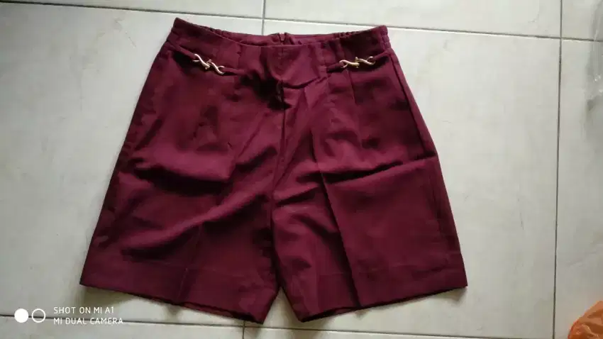 Celana pendek lingkar pinggang 70cm, ada karet bisa melar