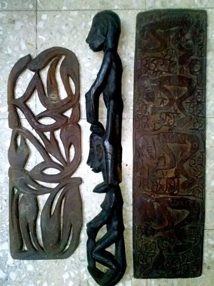 Ukiran Antik Kayu Hitam Asli Papua