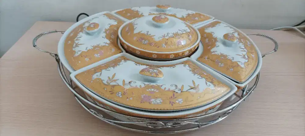 Harus Terjual Prasmanan Party Set Porcelain ( Rotable, 16)