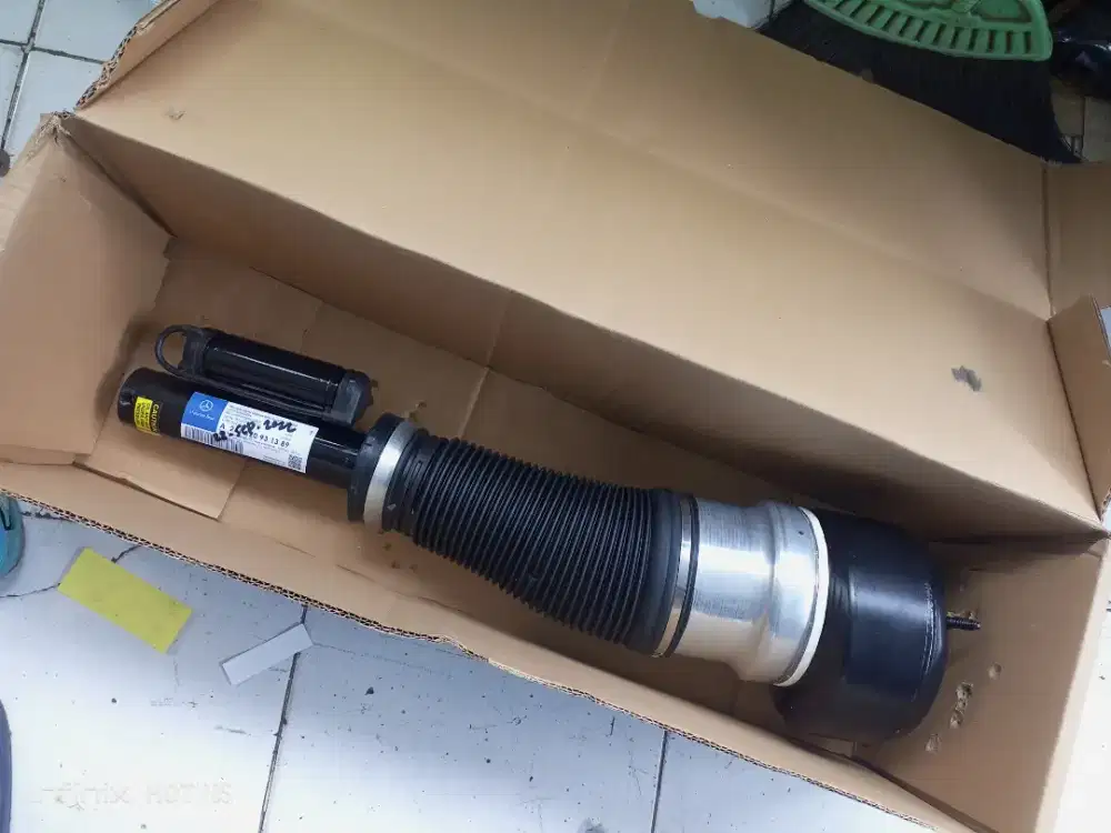 Shock Mercedez Benz W221 depan
