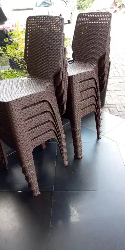 KURSI PLASTIK NAPOLLY 2R3 COKELAT TUA ANEKA FUNGSI
