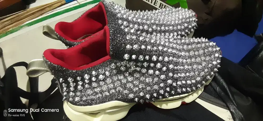 sepatu christian louboutin