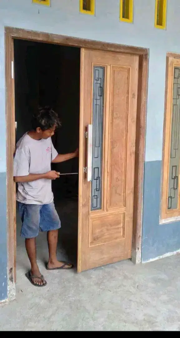 Pintu,kusen,jendela harga sangat terjangkau.
