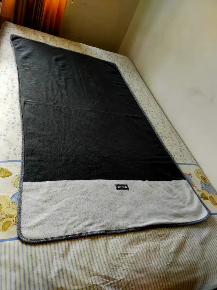 Selimut tebal warna abu 80*160