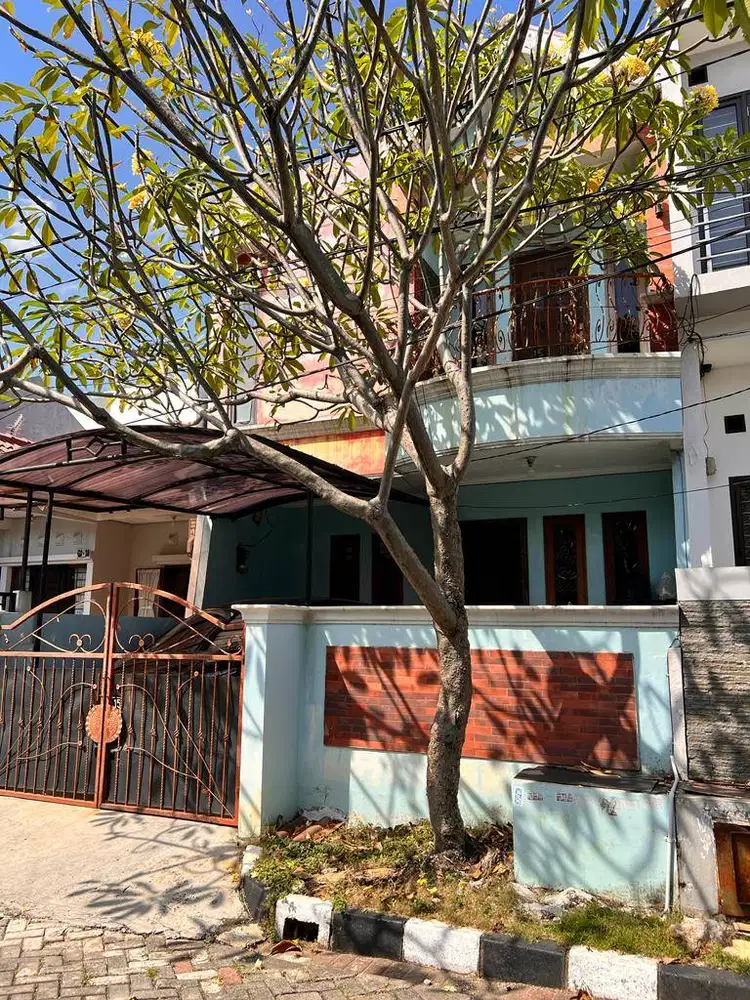 DIKONTRAKAN RUMAH 2 LANTAI + PERLENGKAPANNYA