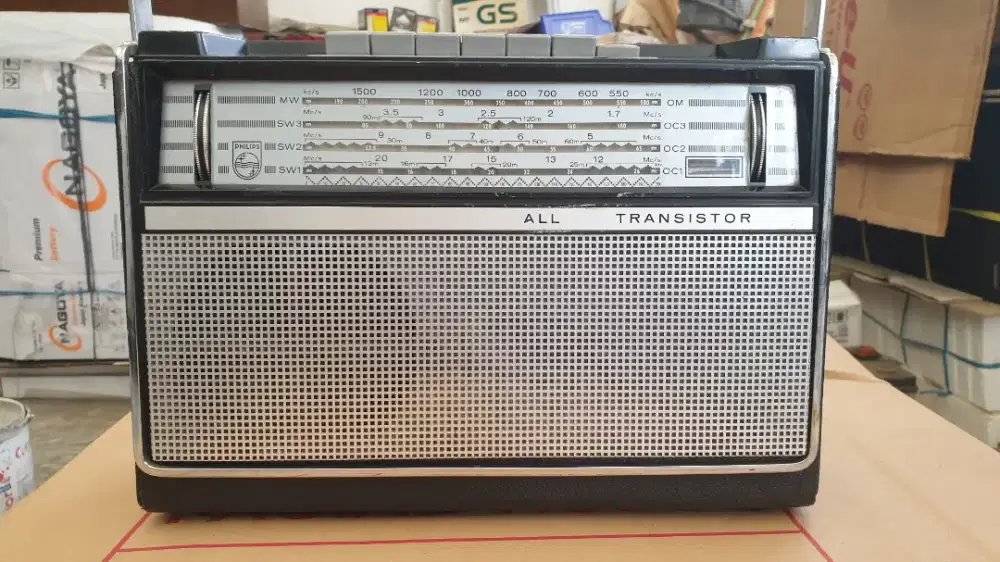 Jual radio antik merek Philips, made in Holland, khusus kolektor .