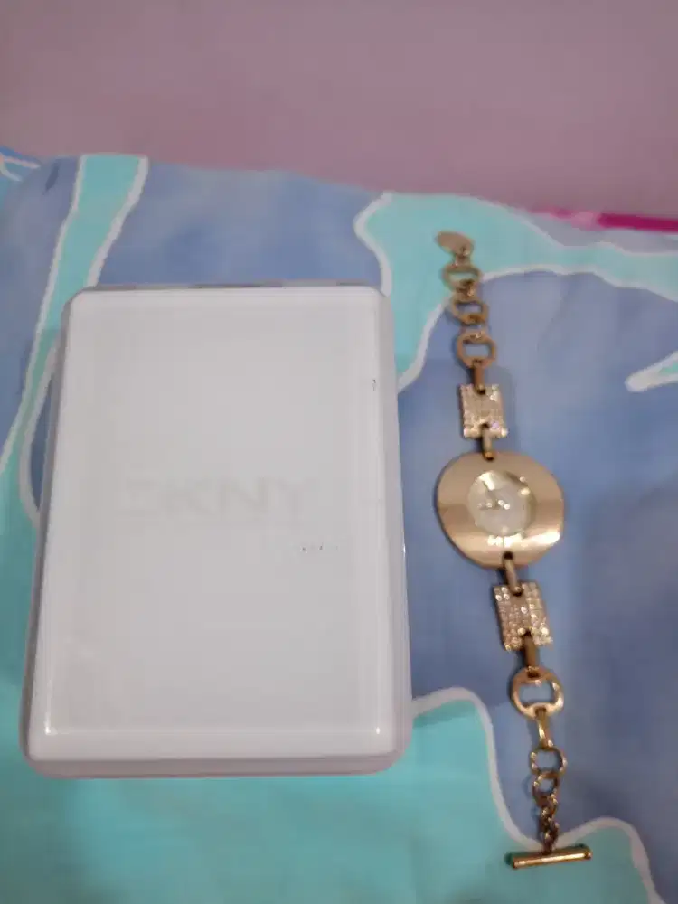 Jam tangan dkny gold