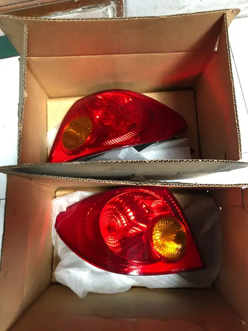 Lampu Belakang Corolla Altis 2001-2003 Gen 1 Original Thailand