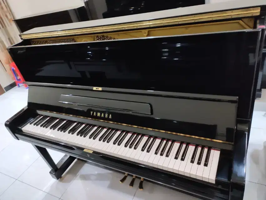 Piano Yamaha U1