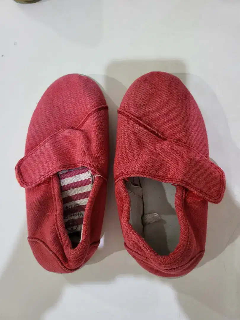 Sepatu anak merk Mothercare