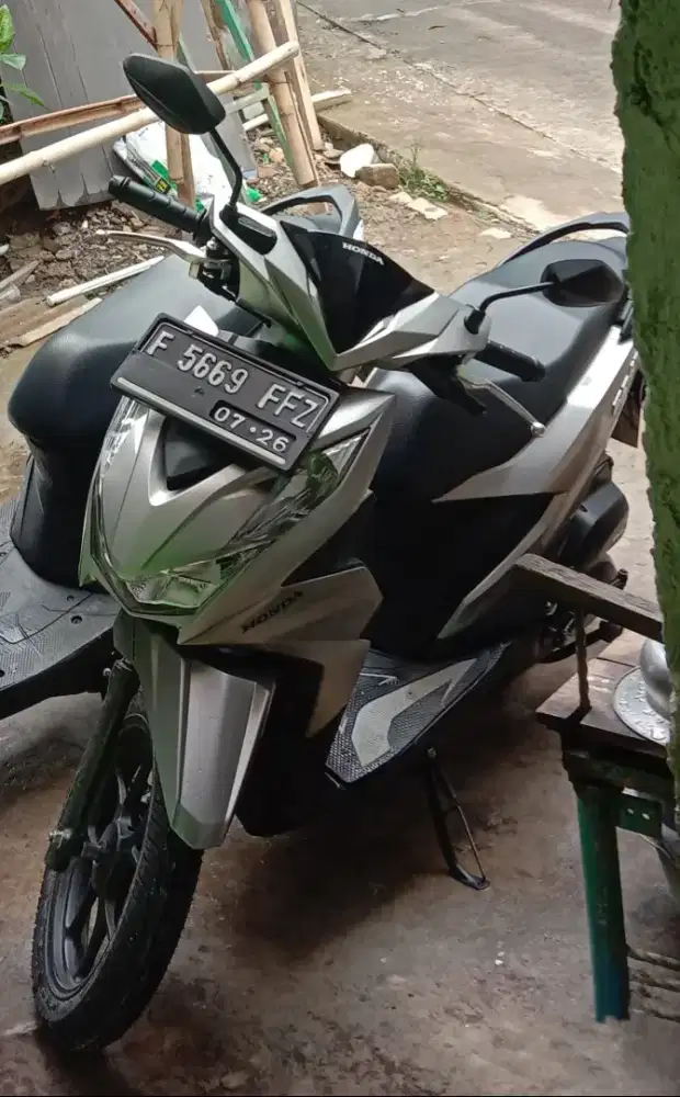 Dijual Honda Beat sporty CBS ISS Deluxe thn 2021,warna silver