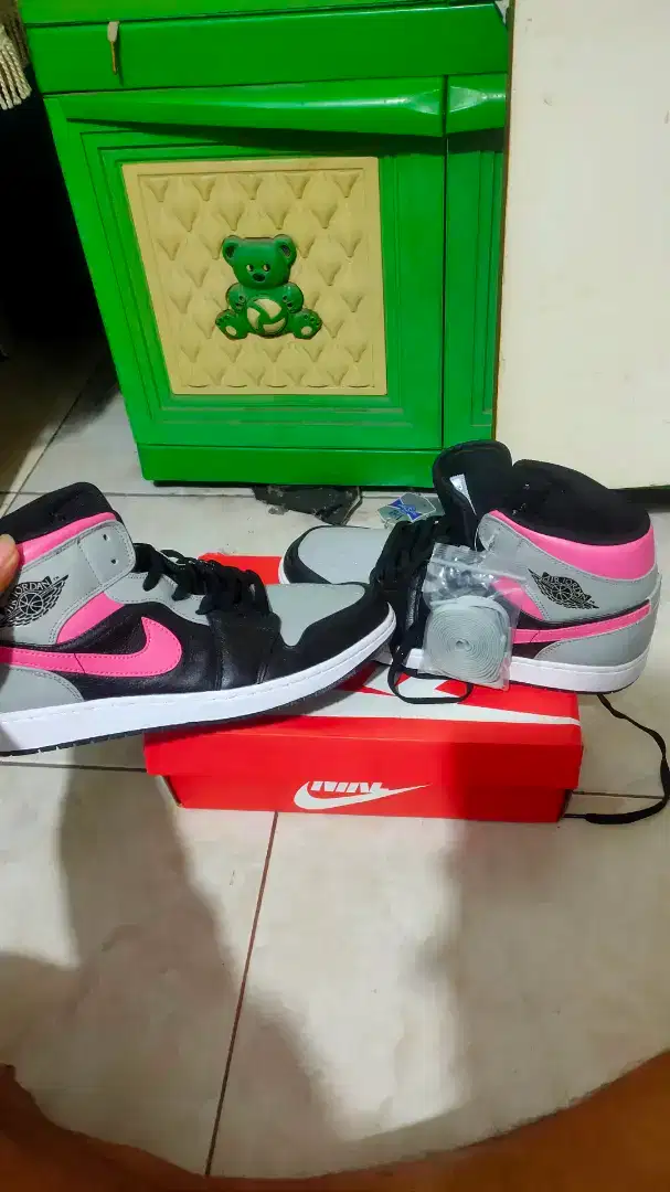 Jual aj high hitam pink