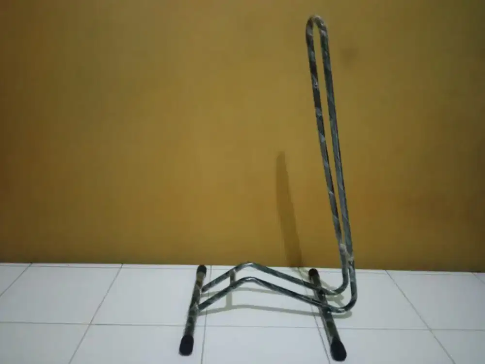 Standart parkir sepeda tipe L non brand
