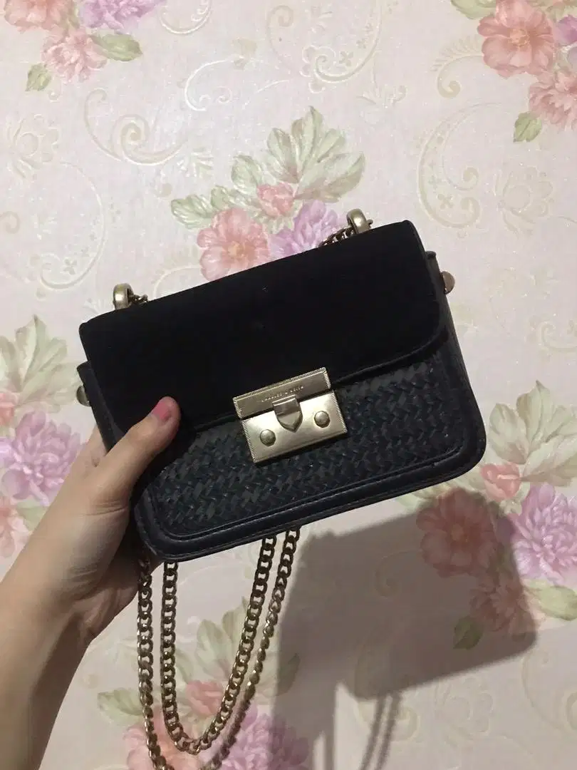 tas charles n keith
