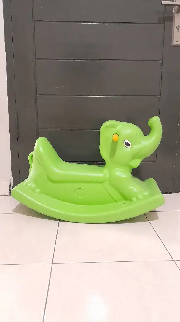 Labeille rocking elephant. Gajah gajahan anak jungkat jungkit
