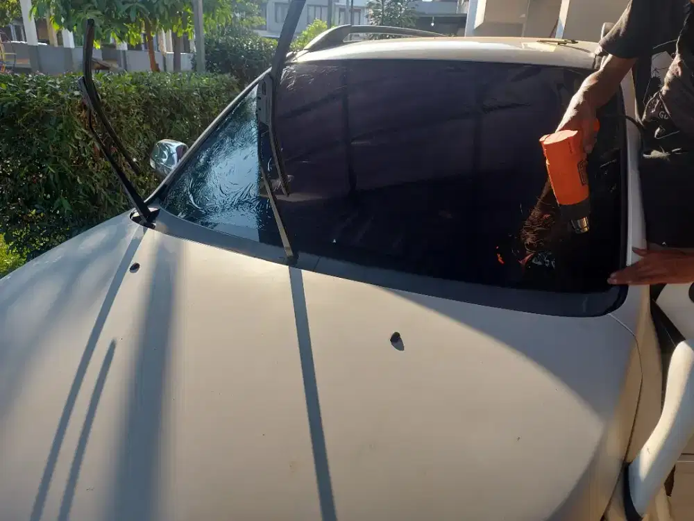 kaca film mobil hitam atau silver KTT