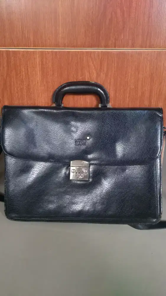 Tas kulit Merk Mont Blanc