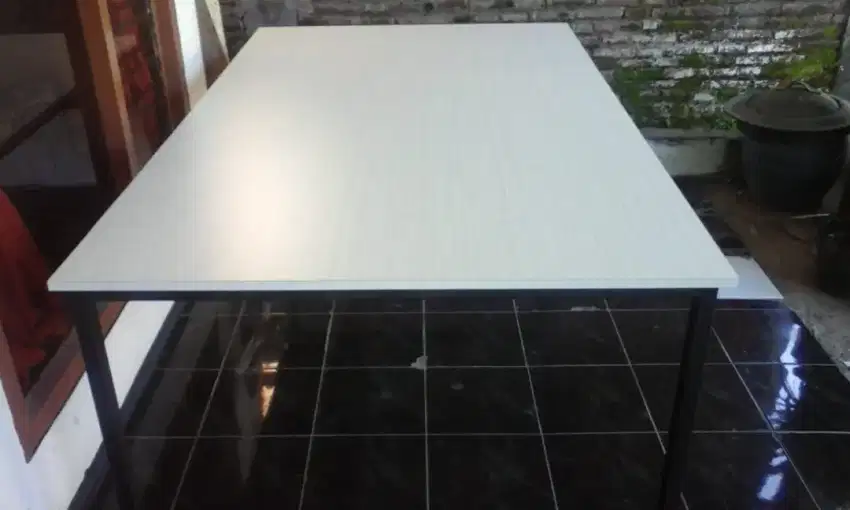Meja rapat kantor (2meter x 1 meter x tinggi 75cm)