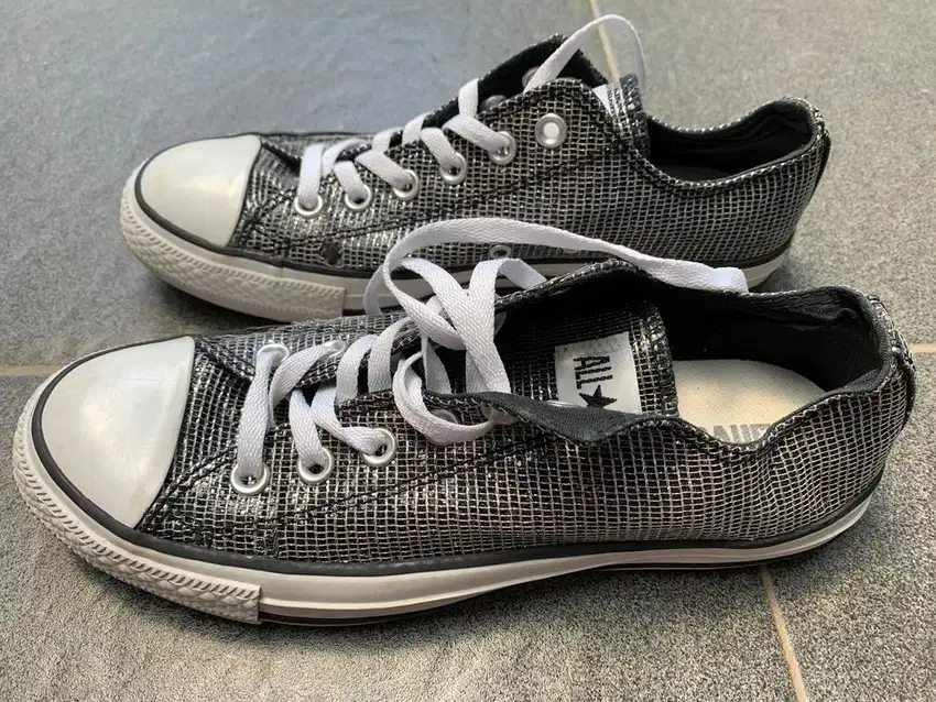 Women Converse Chuck Taylor All Star Sneakers second