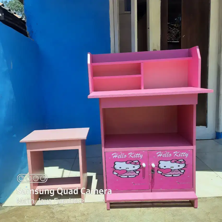 Meja belajar anak berkarakter dan bangku
