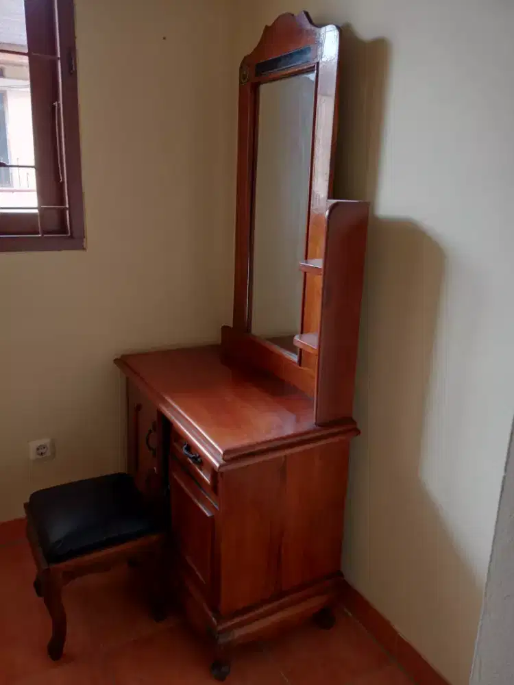 Meja Rias jati Antik