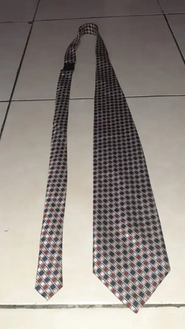 Dasi bergambar, bahan kain sutra halus, ada 2pcs motif, bisa nego